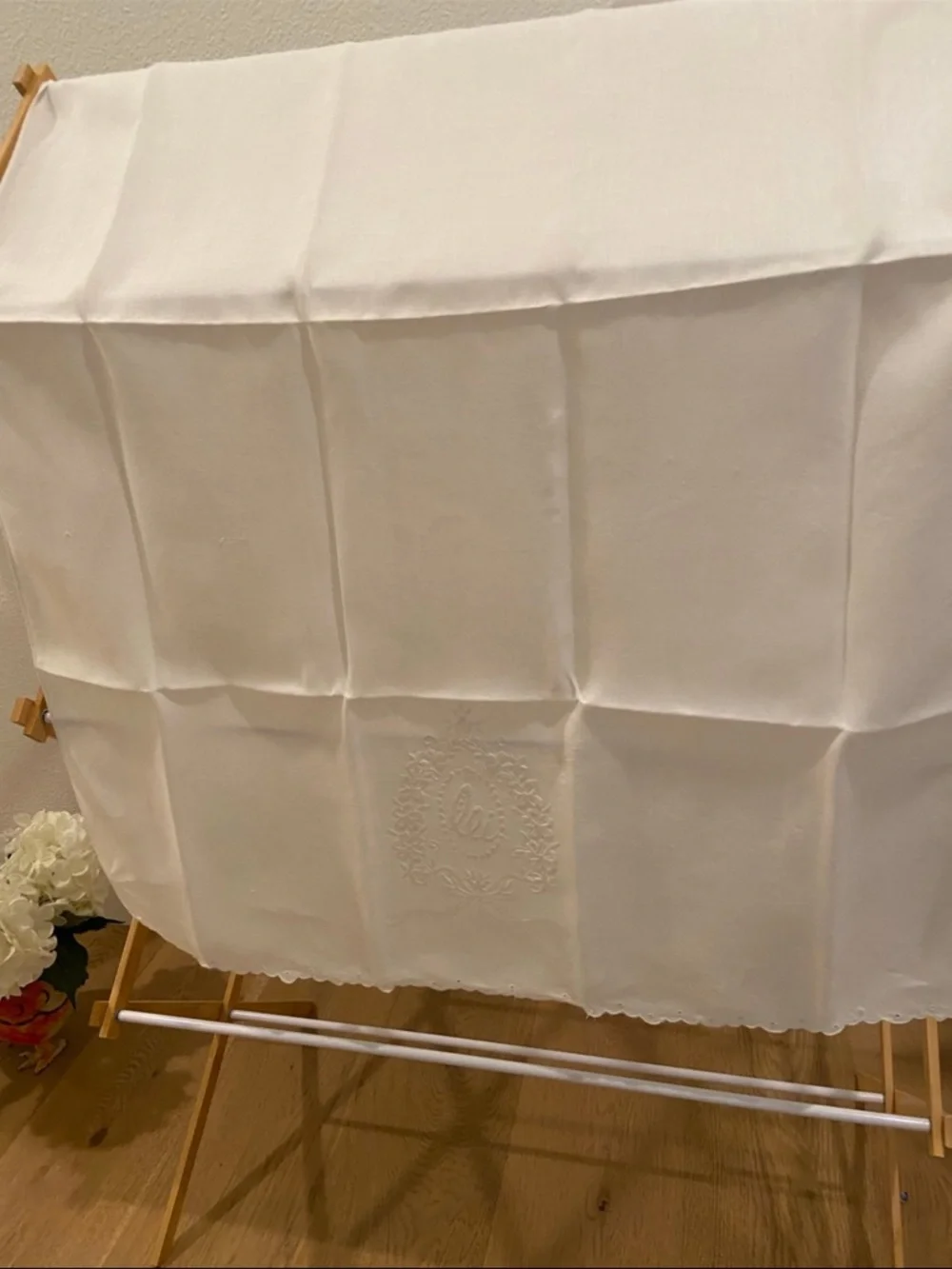 Gorgeous Vintage White Embroidered Bath Towels Set - in italian ‘his&hers’